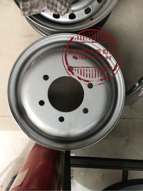 Changan Star Leopard Changan God New Leopard Gold Cup Western Cowboy Wheel Hub Steel Wheel Lốp dự phòng 14 inch sáu lỗ