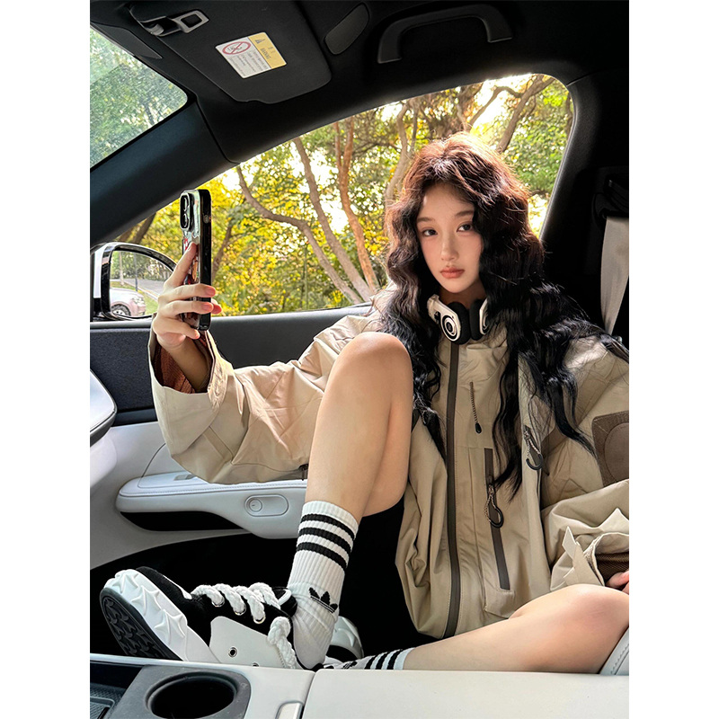 American Retro Trendy Brand Windbreaker Jacket for Women 2025 Spring, Autumn and Winter New Outdoor Windproof and Waterproof Mountaineering Jacket American Retro Trendy Brand Windbreaker Jacket for Women 2025 Spring, Autumn and Winter New Outdoor Windproof and Waterproof Mountaineering Jacket
