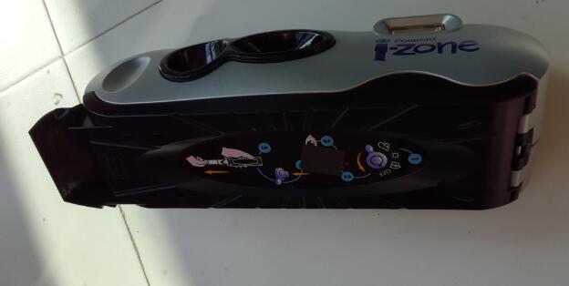 Baoly came to the polaroid I-zone series of disposable imaging cameras