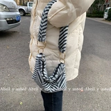 Универсальная вместительная и большая демисезонная сумка на одно плечо для отдыха