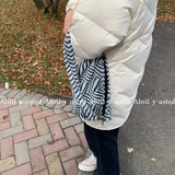 Универсальная вместительная и большая демисезонная сумка на одно плечо для отдыха