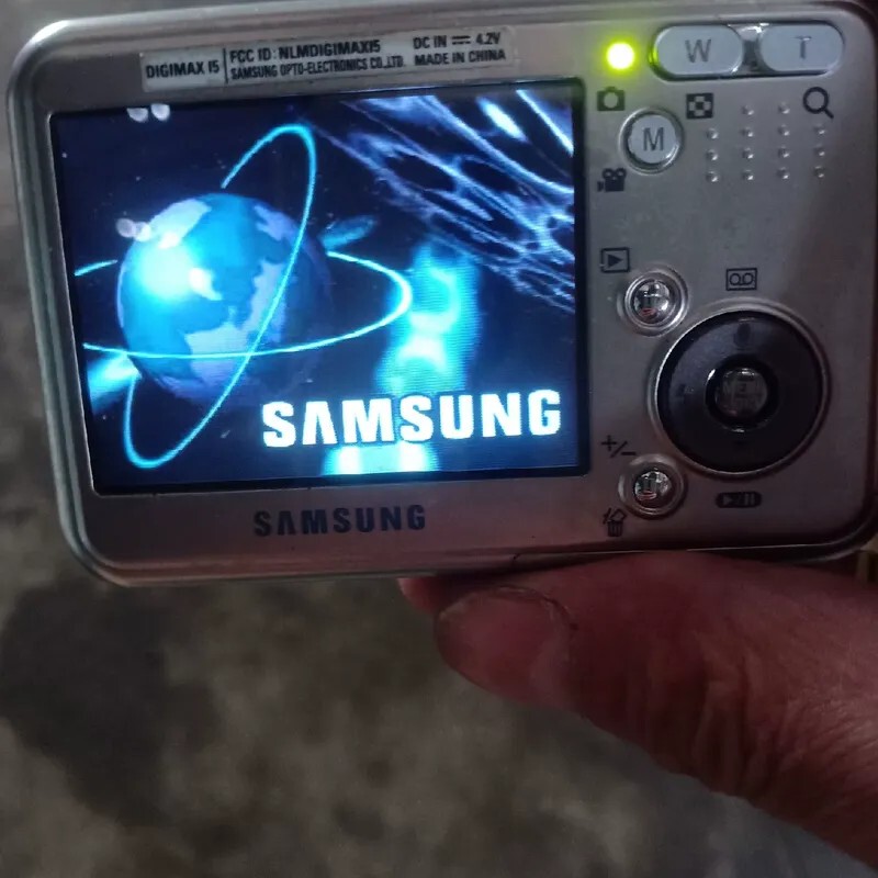 Negotiable Price - Digimax I5, 3X Optical Zoom, 2.5inch Lc - Repairable