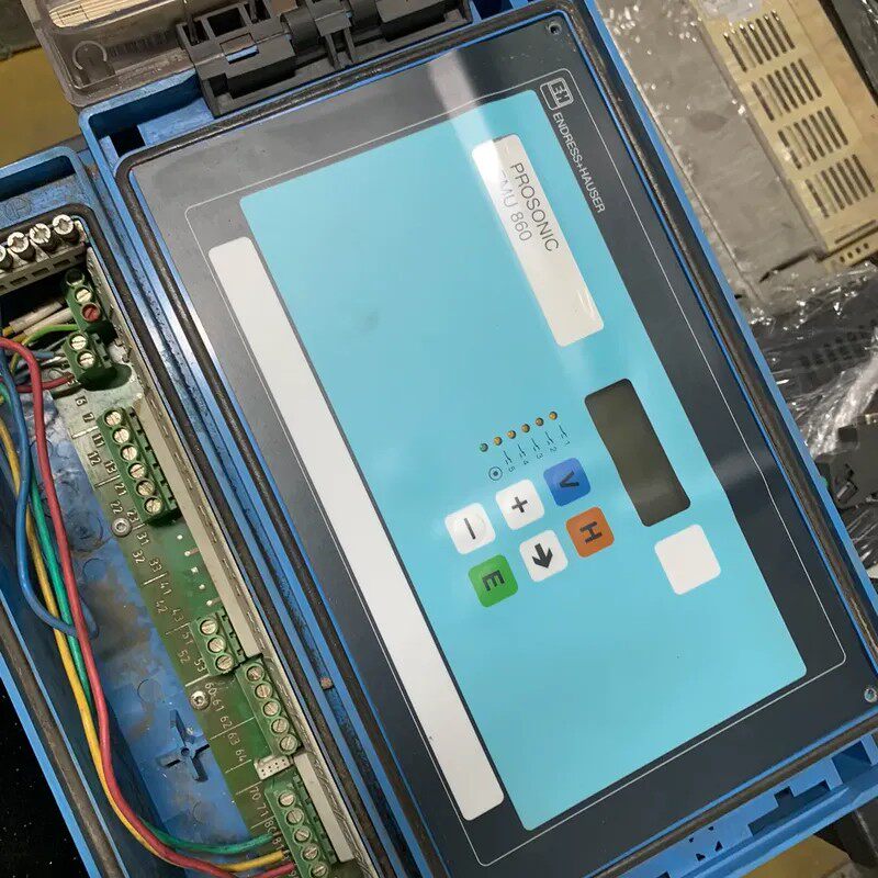 価格交渉可能 - E+HレベルトランスミッターFMU860-R1A1A3、1台 - 修理可能。