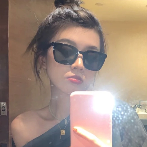 Черные брендовые солнцезащитные очки, изысканный стиль