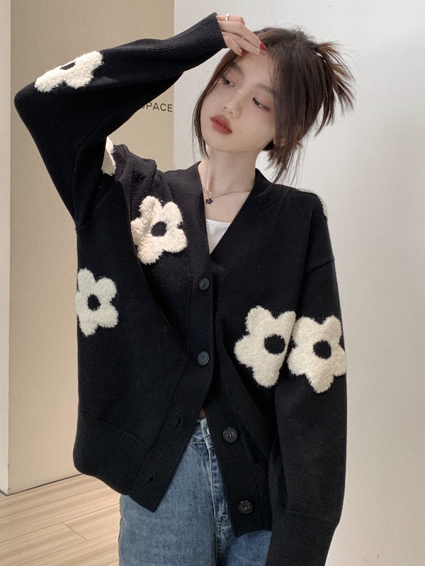 2025 Spring and Autumn New V-Neck Three-Dimensional Embroidered Lazy Slimming Floral Knitted Cardigan Sweater Coat for Women