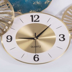 북유럽 스타일 크리 에이 티브 아트 벽시계 시계 거실 펀치없는 북유럽 장식 시계 유럽의 빛 럭셔리 시계 벽시계