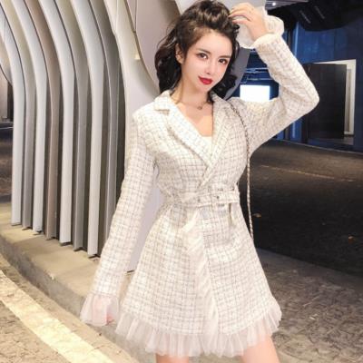 The temperament is gentle and small and fragrant, the waistline is thin and the two rows of buttons are thick, and the 2020 pop dresses are lightly cooked