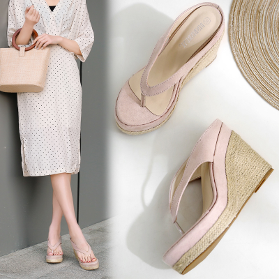 Beach slippers female summer herringbone dragging slopes with non-slip clamping feet seaside linen shoes straw thick bottom heels and sandals