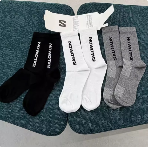 Salomon Salomon Mid-Calf Sports Socks for Men and Women, Trendy Socks with Street-Style Letter Print in Black, White, and Gray 29115 Salomon Salomon Mid-Calf Sports Socks for Men and Women, Trendy Socks with Street-Style Letter Print in Black, White, and Gray 29115
