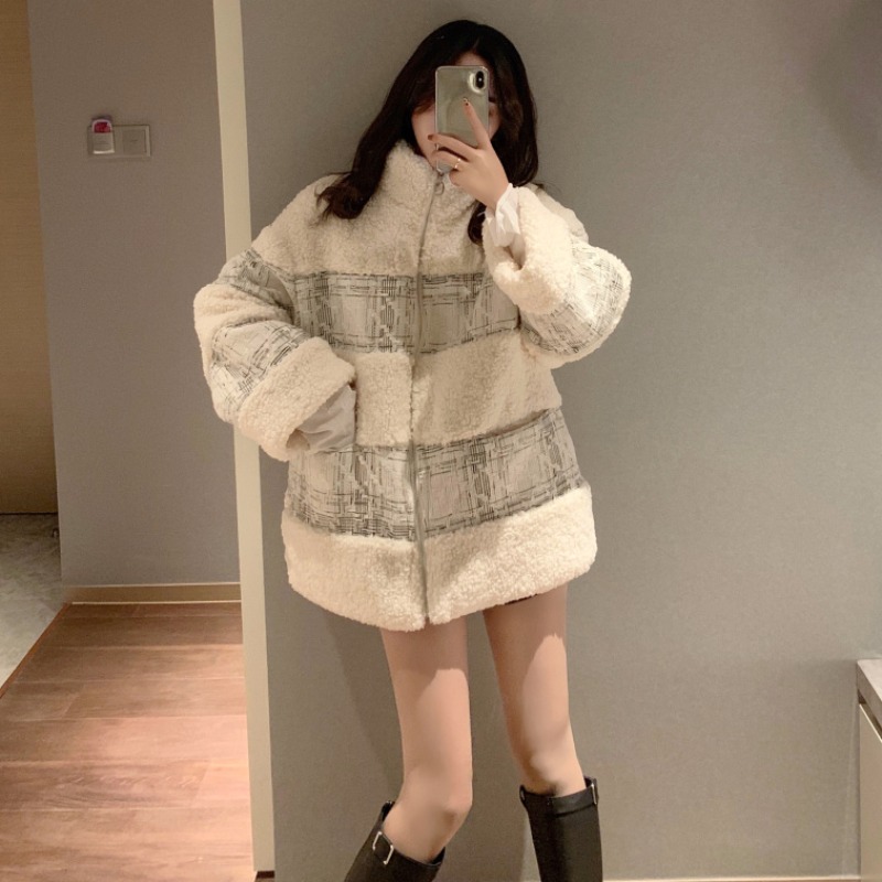 Sanskrit small fragrant wind lamb wool coat female winter Korean version loose and thickened splicing short stand collar 100 hitch plush coat