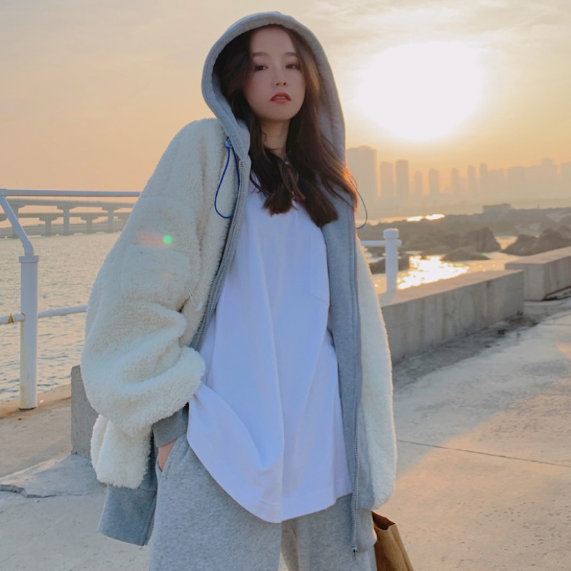Sanskrit 2021 new white lamb wool coat female winter short Korean version loose 100 hitch casual even cap thickened