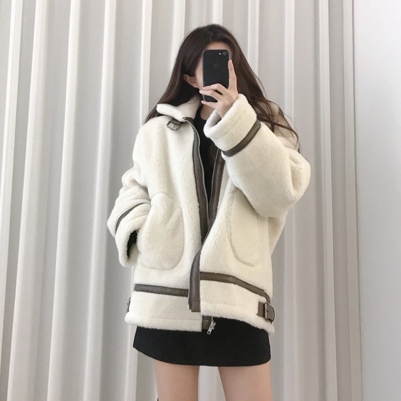 White lamb wool coat female fur integrated 2021 autumn winter new Korean version loose short and small sub thickened
