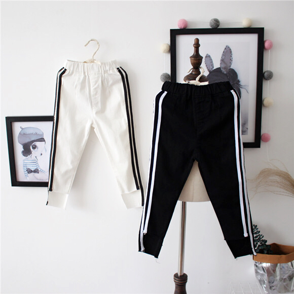 2021 Spring and Autumn children's clothing Middle and small children's side stripes cut edge black and white stretch pants irregular nine-point pants 1028