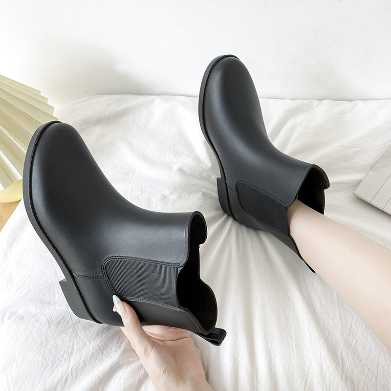 Winter Korean rain boots women's fashion style outerwear plus velvet thickened adult non-slip mid-tube rain boots cute short tube water shoes