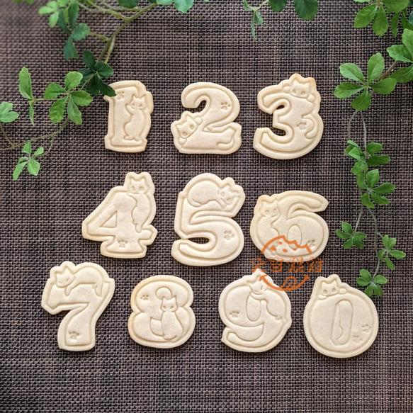 打造欢乐烘焙时光的魔法道具：卡通动物爪爪与数字冰箱贴