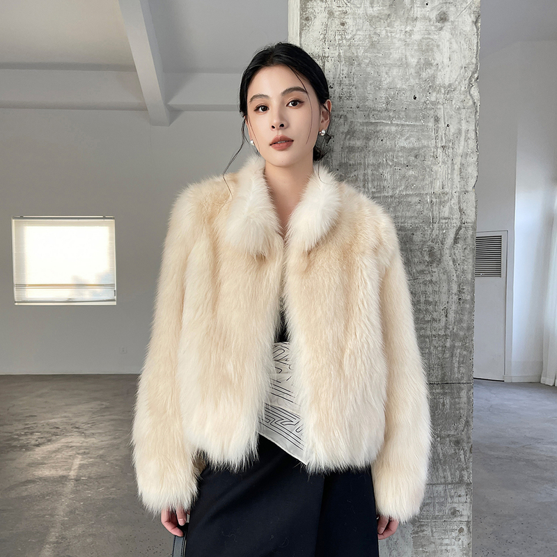 Fur Coat Made of Imported Fox Fur from Jeju Moonlight, 2025 New Model, Young Style Fur Coat Made of Imported Fox Fur from Jeju Moonlight, 2025 New Model, Young Style