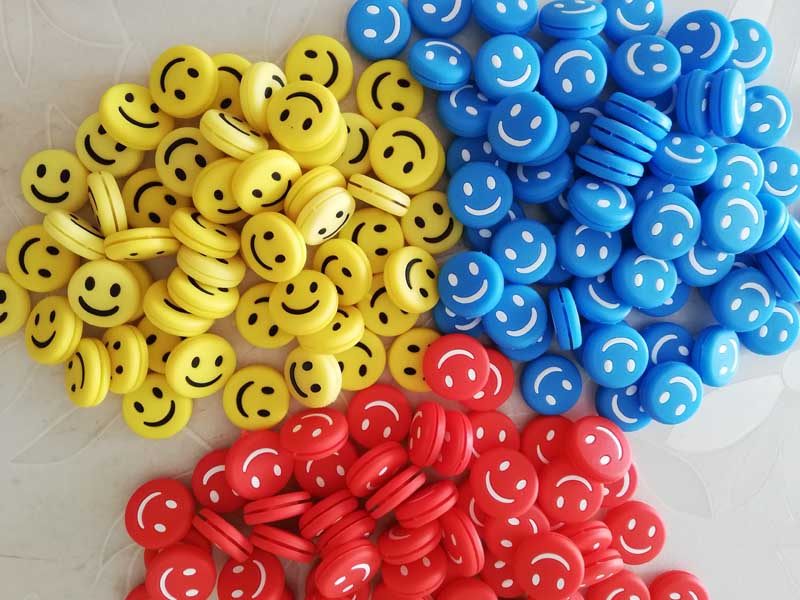 Classic funny wall tennis racket shock absorber yellow red blue smiley face shock absorber silicone