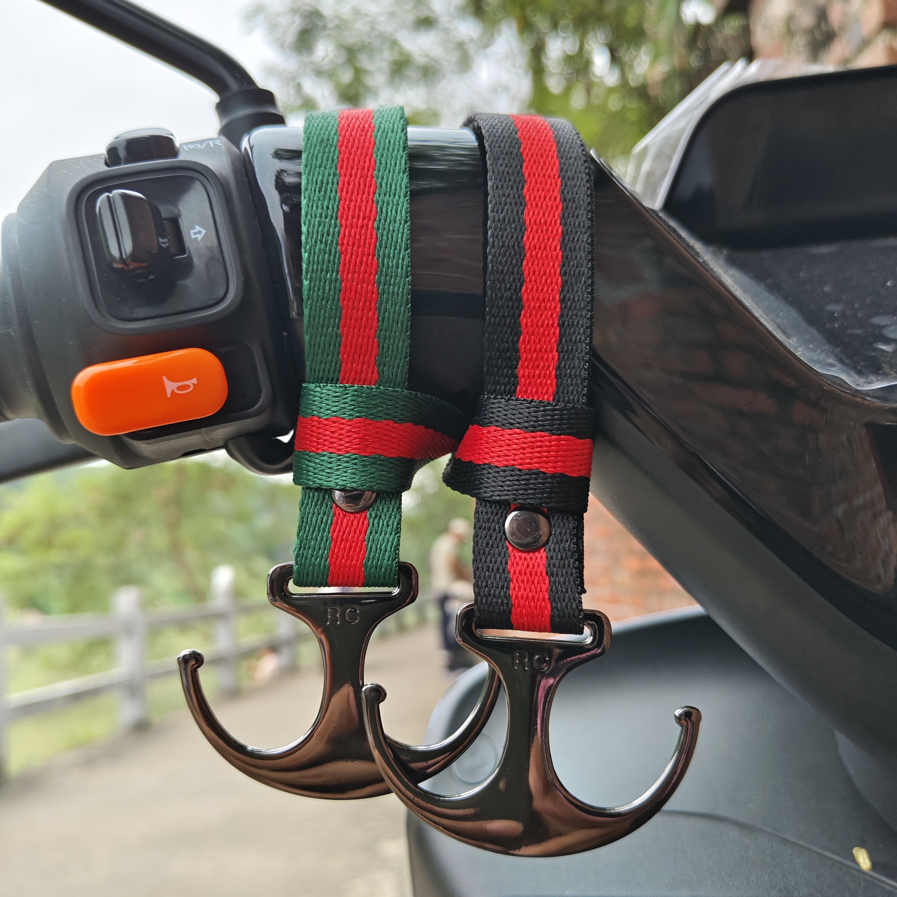 Electric vehicle hook electric car without punching extended metal hook universal bicycle motorcycle front helmet hook