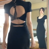 Приталенное черное летнее платье, длинная юбка, короткий рукав, с открытой спиной, изысканный стиль