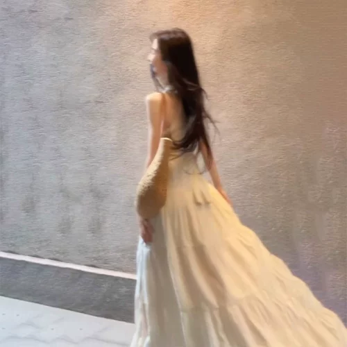 Уникальная и красивая юбка с узкой талией, новый стиль 2025 года, популярное в этом году длинное платье с V-образным вырезом и открытым 𫔭 длинное женское летнее платье.