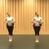 Ассоциация китайских танцоров проверяет реквизит Пятиуровь фермерских девочек танце