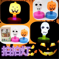 Лампа Halloween Pat поставляется без батареек в комплекте.