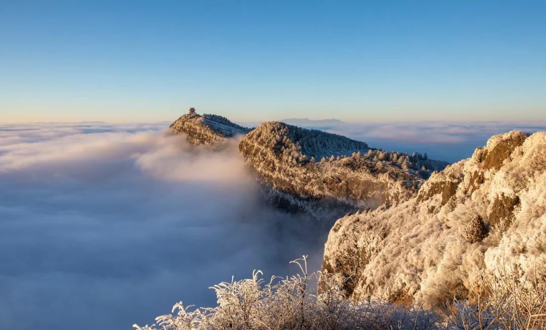 爱打扮(www.idaban.cn)，一下雪，峨眉山就成了人间仙境94