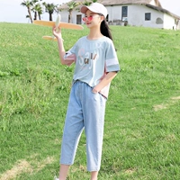 Синие джинсовые штаны, короткий рукав