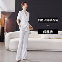 Белый пиджак классического кроя, штаны