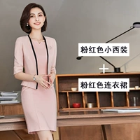 Розовый пиджак классического кроя, розовое платье