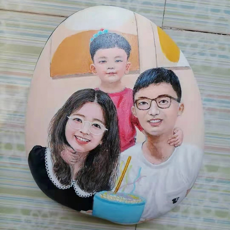 Stone painting finished human figure painting cartoon avatar to customize a three-mouth couple comic portraits hand painted portrait