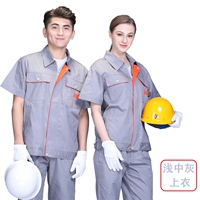 Топ светло-серого цвета с короткими рукавами