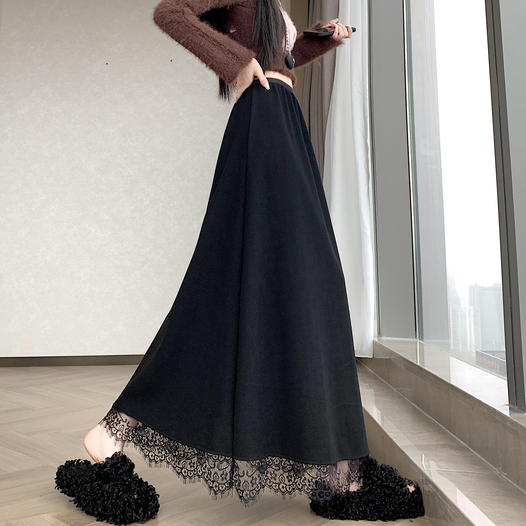 冬天穿蕾丝裙该怎么搭配才能既美丽又保暖呢？