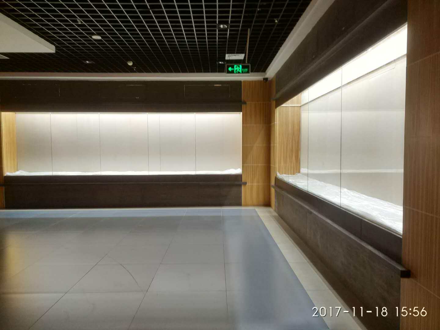 Custom Ultra White Laminate Anti-Reflection HD Glass Museum Showcase Wall Cabinet Independent Cabinet Jewelry Showcase Glass