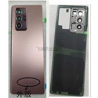 Внешняя версия оригинальной разборки покрыта золотой полосовой рамой