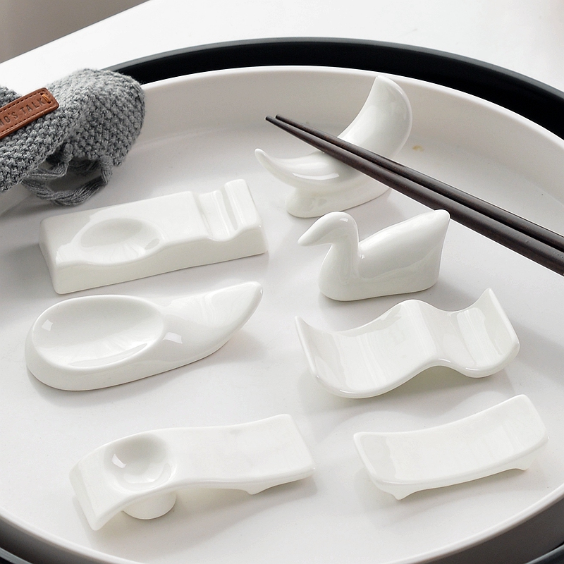 Hotel set up pure white ipads China tableware ceramics chopsticks rack dual - purpose use chopsticks chopsticks pillow chopsticks spoon holder