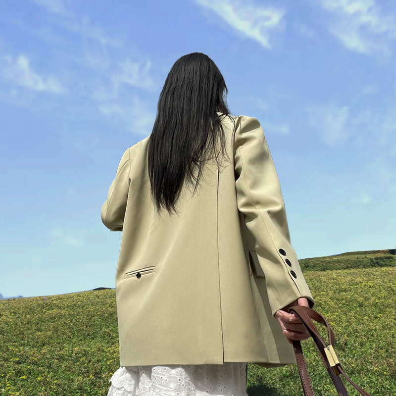 Green Blazer for Women, Spring and Autumn 2026 New Korean Style, Unique Design, Loose Casual Back-Slit Small Suit