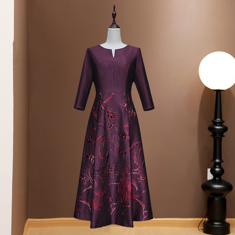 Trendy Style Simple and Elegant Burgundy Round Neck Three-Quarter Sleeve Waist-Cinching Flared Mid-Length Jacquard Dress Trendy Style Simple and Elegant Burgundy Round Neck Three-Quarter Sleeve Waist-Cinching Flared Mid-Length Jacquard Dress