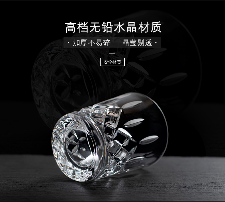 Một hoặc hai ly rượu vang trắng trong nhà kèn pha lê đặt tinh thần với 6 chạm khắc một chén rượu ly hai hai ly - Rượu vang ly uống rượu mạnh