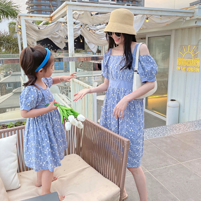 Online Red Ocean Parenting Mother Daughter Dress 2022 Summer-lined Shoulder Bubble Vacation Princess High-end Embroidered Ocean Dress