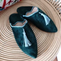 Темно-зеленый