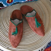 Темно коричневый