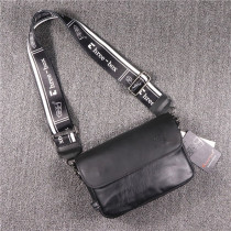 Simple mens bag Tide brand shoulder bag mens small leather bag mens and womens outdoor motorcycle bag shoulder bag casual mini backpack