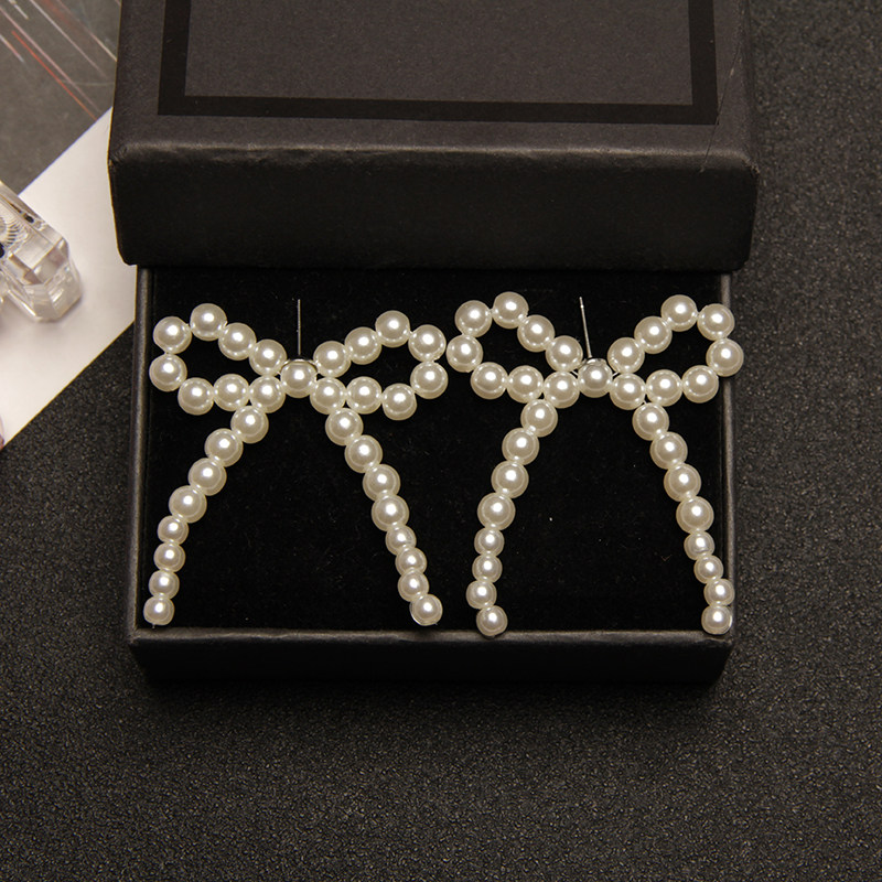 South Korea's new pearl bow ladies temperament cute sweet super fairy earrings net red all-match ear pin earrings