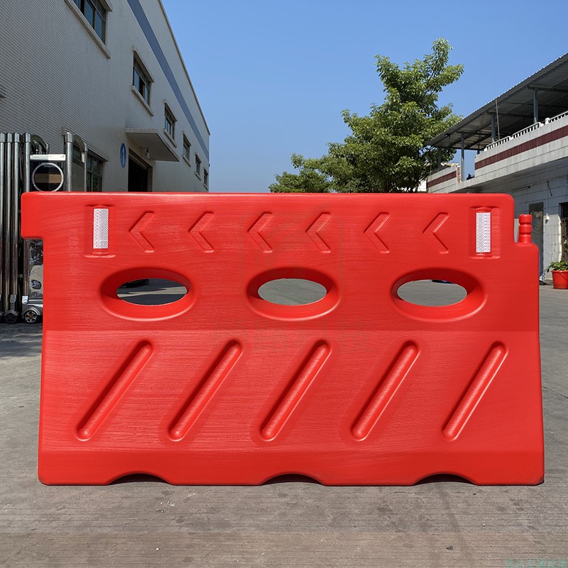 800 three-hole water horse water injection plastic isolation pier anti-collision guardrail fence roadblock traffic diversion anti-cursor advertisement