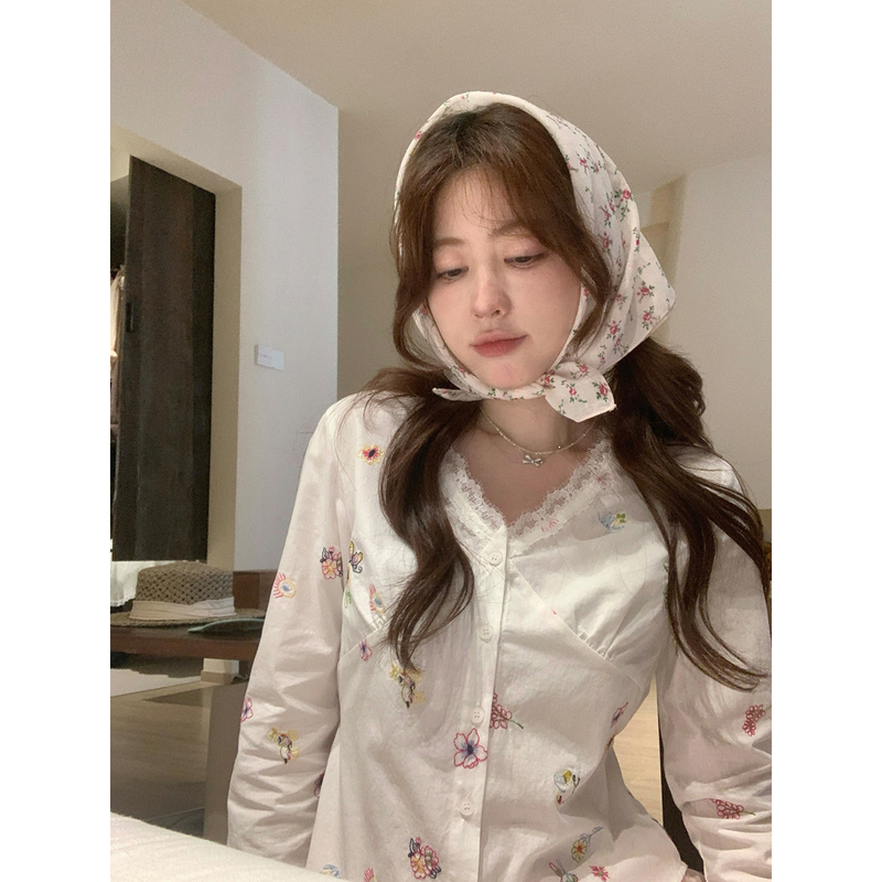 Ptonumi Roman Floral History V-Neck Lace Patchwork Embroidered Floral Top Women's Summer Design Long Sleeve Shirt