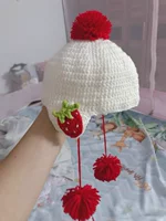 Белые клубничные ушные материалы