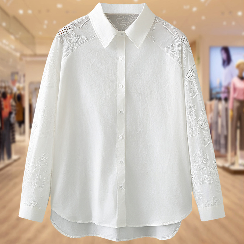 Plus-Size Women's French-Style Long-Sleeve White Shirt for Middle-Aged Moms, Spring Hollow-Out High-End Luxury Lace Top