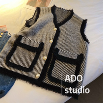 The human - written knitting vest of a little fragrant vest 2023 new senior sleeveless shoulder coat