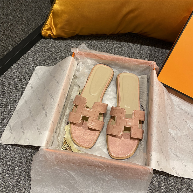 Full Sheepskin~Crocodile Pattern H Slippers for Women, New 2026 Ins Trendy Summer Sandals, Fashionable Beach Flat Slippers Full Sheepskin~Crocodile Pattern H Slippers for Women, New 2026 Ins Trendy Summer Sandals, Fashionable Beach Flat Slippers